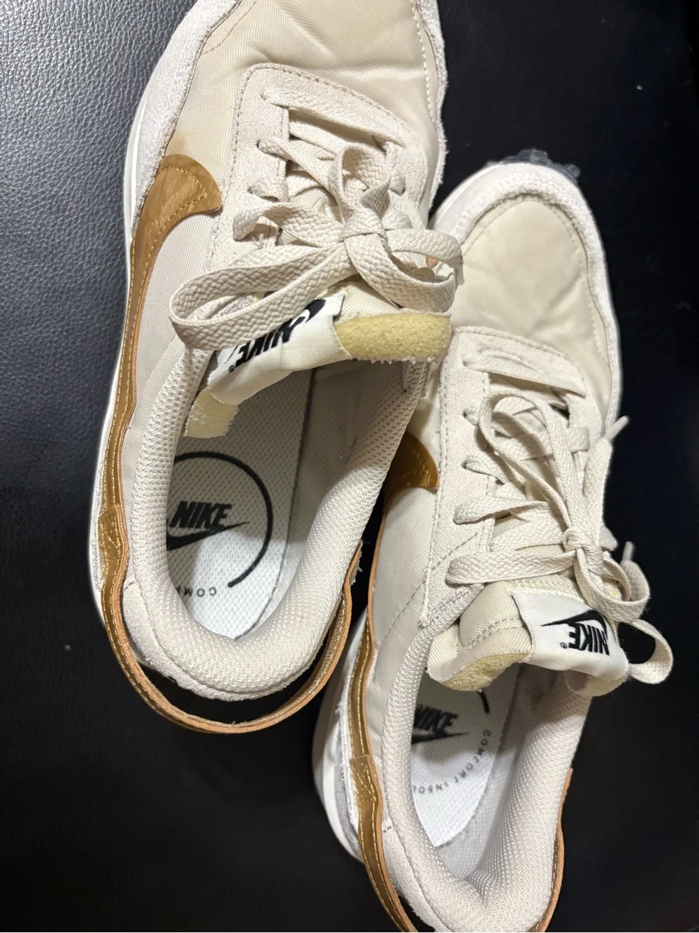 Nike 1972 Women's Cream Sneakers with Gold Swoosh size: 8